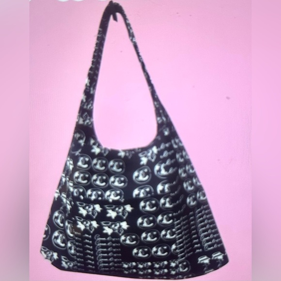 CHANEL Hobo Graffiti Tote Bag in and White VIP GWP - Picture 1 of 13